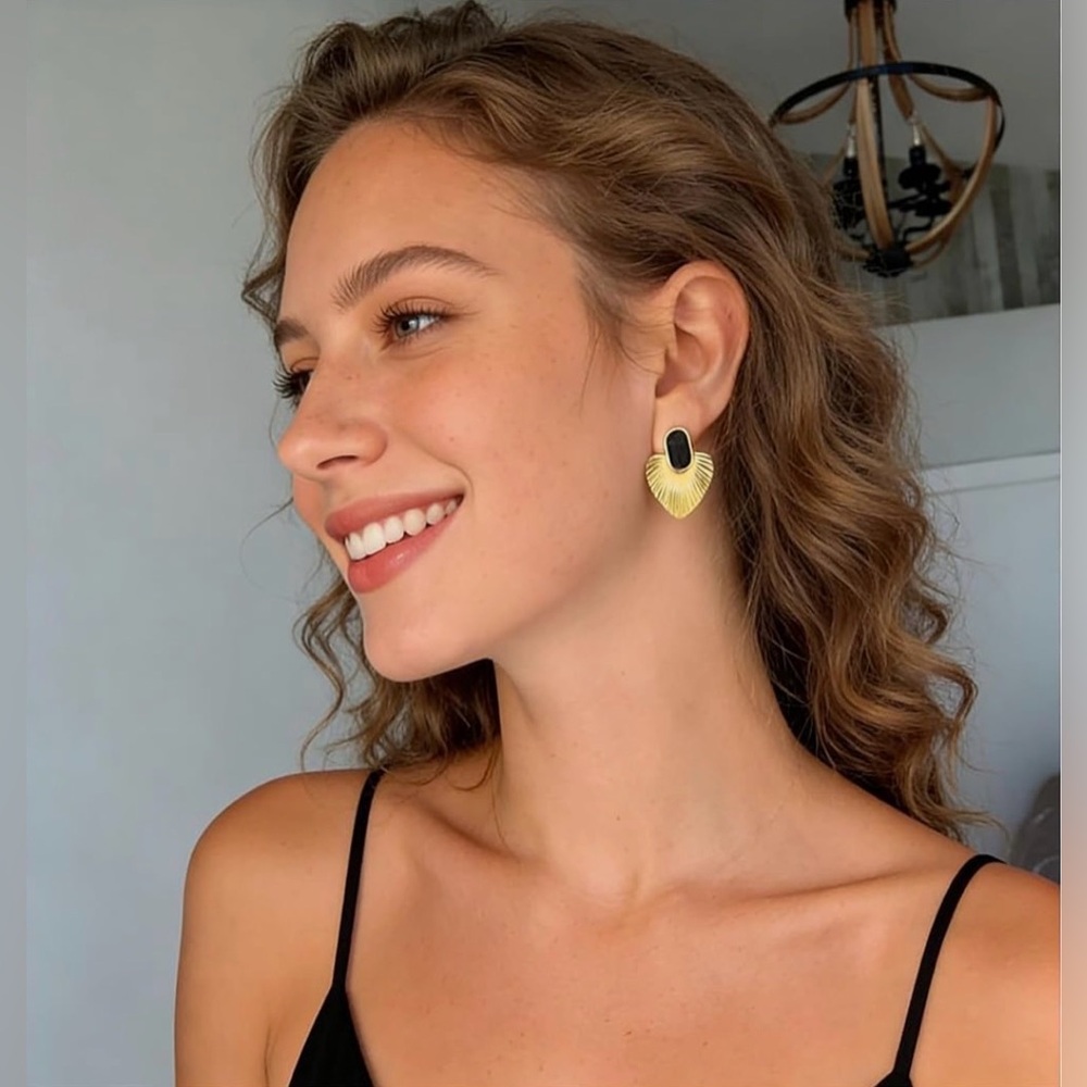 24K Gold Plated Vintage Gold Earrings - Picture 2 of 4